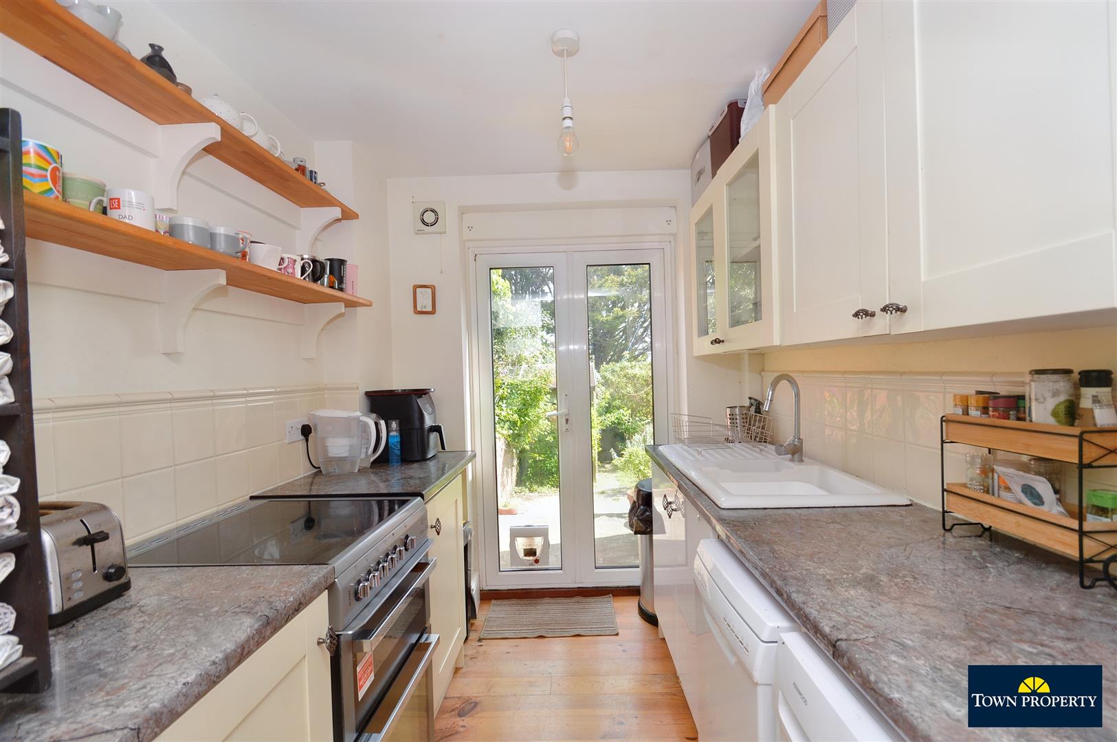 Property Details for Hurst Road Eastbourne East Sussex BN21 2PW Town Property Estate Agents